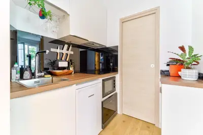 Cuisine ou kitchenette dans l'établissement Parisian Charm, Modern & Quiet Studio