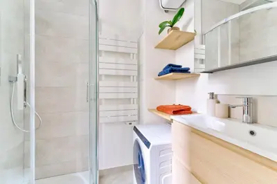 Salle de bains dans l'établissement Parisian Charm, Modern & Quiet Studio