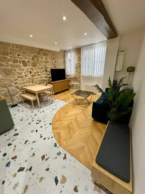 Télévision ou salle de divertissement dans l'établissement Séjour magique au cœur de Paris
