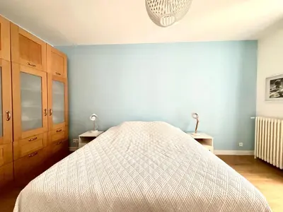 Un ou plusieurs lits dans un hébergement de l'établissement Spacious 4P Apartment Madeleine Department Stores
