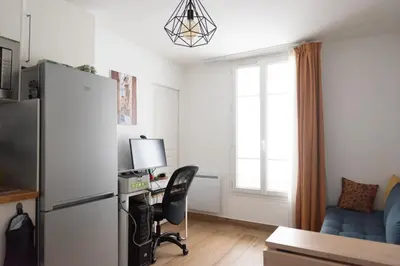 Cuisine ou kitchenette dans l'établissement Apartment of 26 m2 near the park of Belleville
