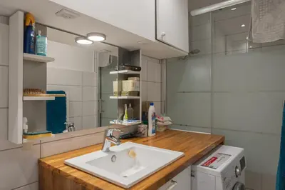 Cuisine ou kitchenette dans l'établissement Apartment of 26 m2 near the park of Belleville