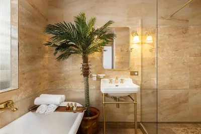 Salle de bains dans l'établissement The Donatella Suite - Champs Elysées