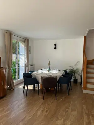 Coin salon dans l'établissement Paris-Montrouge, dans une allée privée, Métro