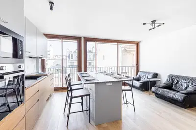 Cuisine ou kitchenette dans l'établissement GuestReady - Stylish Stay in the Heart of Javel