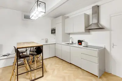 Cuisine ou kitchenette dans l'établissement Charmant cocon design 1BR - Proche Montmatre