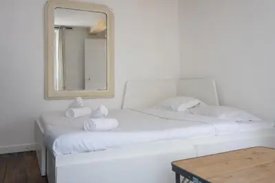Un ou plusieurs lits dans un hébergement de l'établissement Bright and Cosy studio apartment in Republique Paris