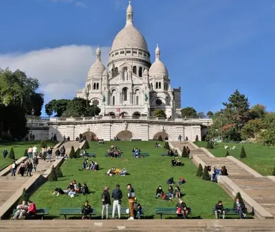 Clients de l'établissement Charmant studio au pied de Montmartre dans résidence avec gardien et caméra de surveillance