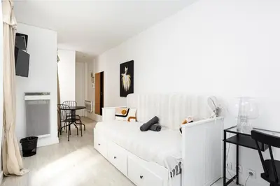 Un ou plusieurs lits dans un hébergement de l'établissement Charming Room Center of Paris