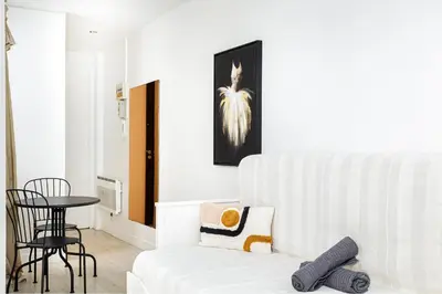 Coin salon dans l'établissement Charming Room Center of Paris