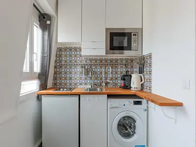 Cuisine ou kitchenette dans l'établissement Cosy studio 2P Montmartre - View of Sacré Coeur