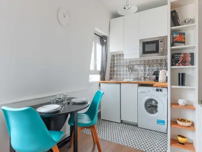 Cuisine ou kitchenette dans l'établissement Cosy studio 2P Montmartre - View of Sacré Coeur