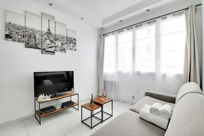 Télévision ou salle de divertissement dans l'établissement Cozy & Spacious Apartment - 1BDR-4P - Gare de Lyon