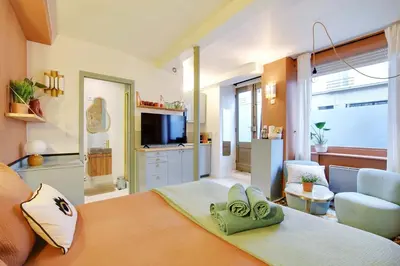 Télévision ou salle de divertissement dans l'établissement Cozy Studio in Saint-Germain-des-Prés - Fully equipped