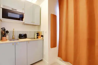 Cuisine ou kitchenette dans l'établissement Cozy Studio in Saint-Germain-des-Prés - Fully equipped