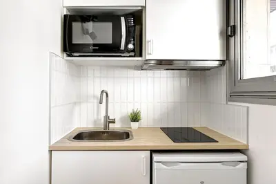 Cuisine ou kitchenette dans l'établissement Eiffel residence Augustin