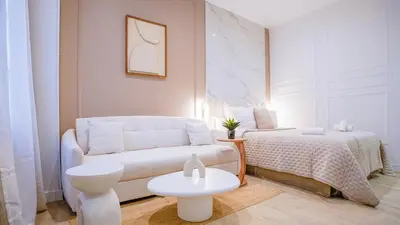 Un ou plusieurs lits dans un hébergement de l'établissement Modern Luxury Apartment Style & Serenity