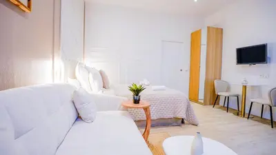 Télévision ou salle de divertissement dans l'établissement Modern Luxury Apartment Style & Serenity