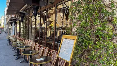 Restaurant ou autre lieu de restauration dans l'établissement Modern Luxury Apartment Style & Serenity