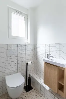 Salle de bains dans l'établissement New- 8 pers devant le parc de la villette