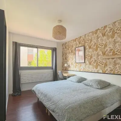3-Bedroom T3 with Balcony Lively Area & Restaurants