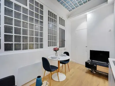 Télévision ou salle de divertissement dans l'établissement Apartment for 2 people in Bastille