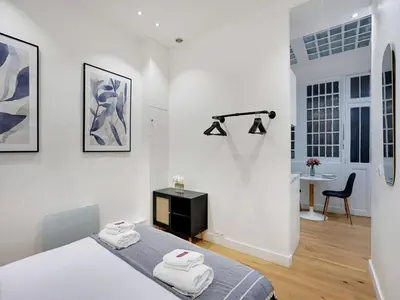Un ou plusieurs lits dans un hébergement de l'établissement Apartment for 2 people in Bastille