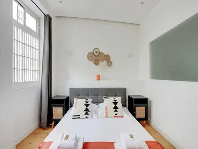 Un ou plusieurs lits dans un hébergement de l'établissement Apartment in Bastille with 1 room