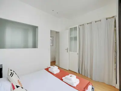 Un ou plusieurs lits dans un hébergement de l'établissement Apartment in Bastille with 1 room