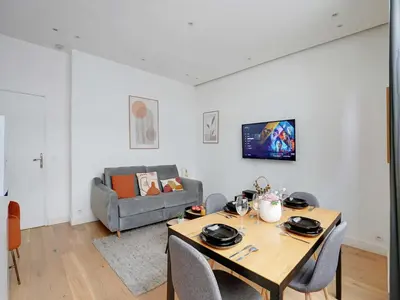 Télévision ou salle de divertissement dans l'établissement Apartment in Bastille with 1 room