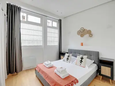 Un ou plusieurs lits dans un hébergement de l'établissement Apartment in Bastille with 1 room