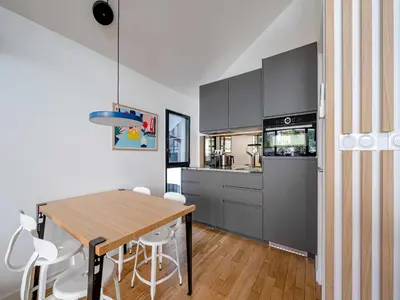 Cuisine ou kitchenette dans l'établissement Marais Area - Outdoor patio - A C - 2BDR
