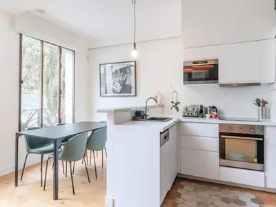 Cuisine ou kitchenette dans l'établissement Newly renovated Loft Bastille