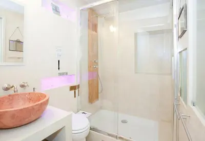 Salle de bains dans l'établissement Les heures parisiennes