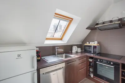 Cuisine ou kitchenette dans l'établissement Appartement climatisé 1BR Triangle d'Or