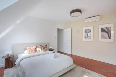 Un ou plusieurs lits dans un hébergement de l'établissement Appartement climatisé 1BR Triangle d'Or