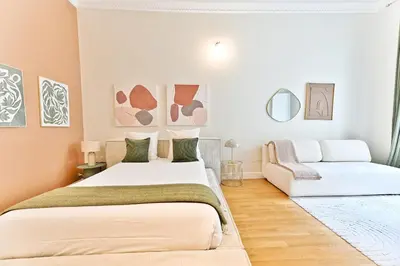 Un ou plusieurs lits dans un hébergement de l'établissement Appartement moderne et climatisé - Arc de Triomphe