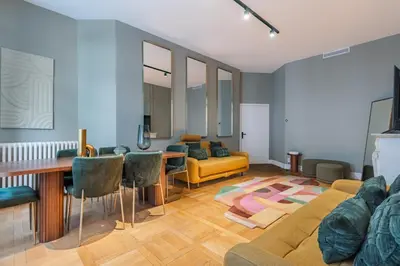 Coin salon dans l'établissement Élégant appartement 1BR - 16ème arrondissement