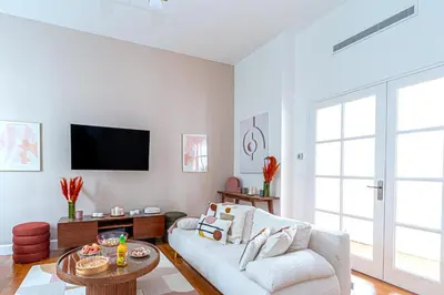 Télévision ou salle de divertissement dans l'établissement Appartement raffiné - Arc de Triomphe