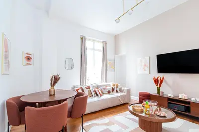Télévision ou salle de divertissement dans l'établissement Appartement raffiné - Arc de Triomphe