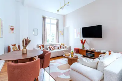Télévision ou salle de divertissement dans l'établissement Appartement raffiné - Arc de Triomphe