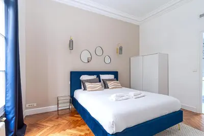 Un ou plusieurs lits dans un hébergement de l'établissement Appartement raffiné - Arc de Triomphe