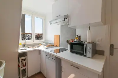 Cuisine ou kitchenette dans l'établissement 1 Min Opera - AC - Authentic Parisian Experience