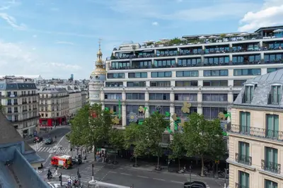 Vue générale sur Paris ou vue de la ville depuis l'appartement