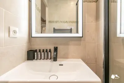 Salle de bains dans l'établissement MBA - Splendide appartement Proche Marais