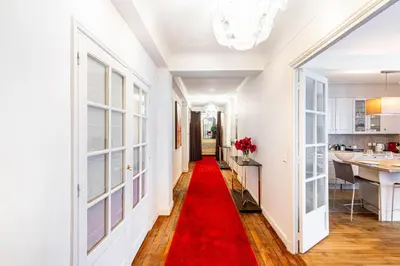 Cuisine ou kitchenette dans l'établissement GuestReady - Luxury Living in the Heart of Paris