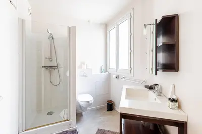 Salle de bains dans l'établissement GuestReady - Luxury Living in the Heart of Paris
