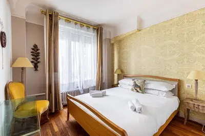 Un ou plusieurs lits dans un hébergement de l'établissement GuestReady - Luxury Living in the Heart of Paris