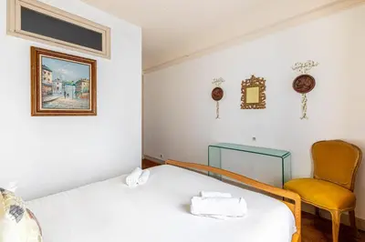 Un ou plusieurs lits dans un hébergement de l'établissement GuestReady - Luxury Living in the Heart of Paris