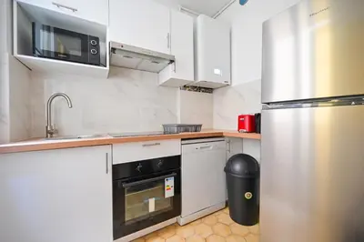 Cuisine ou kitchenette dans l'établissement Apartment Suite Parties 17